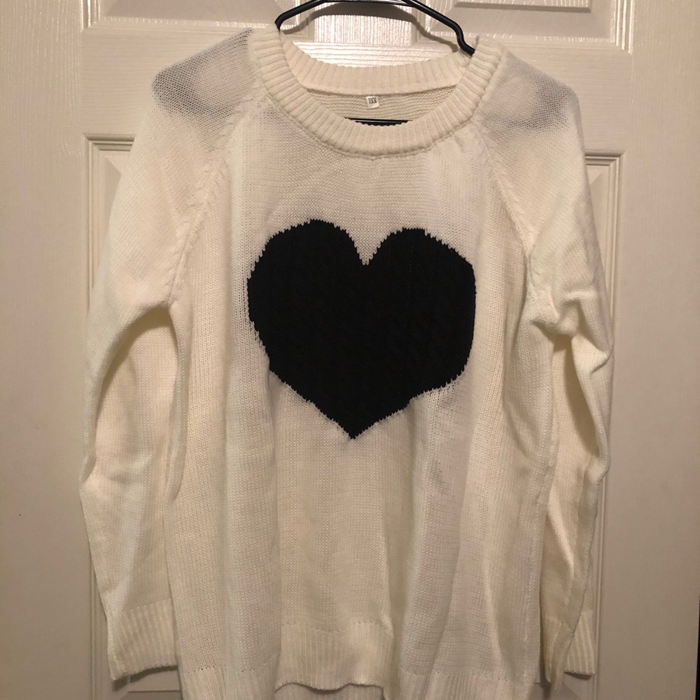 Cute 🖤 sweater